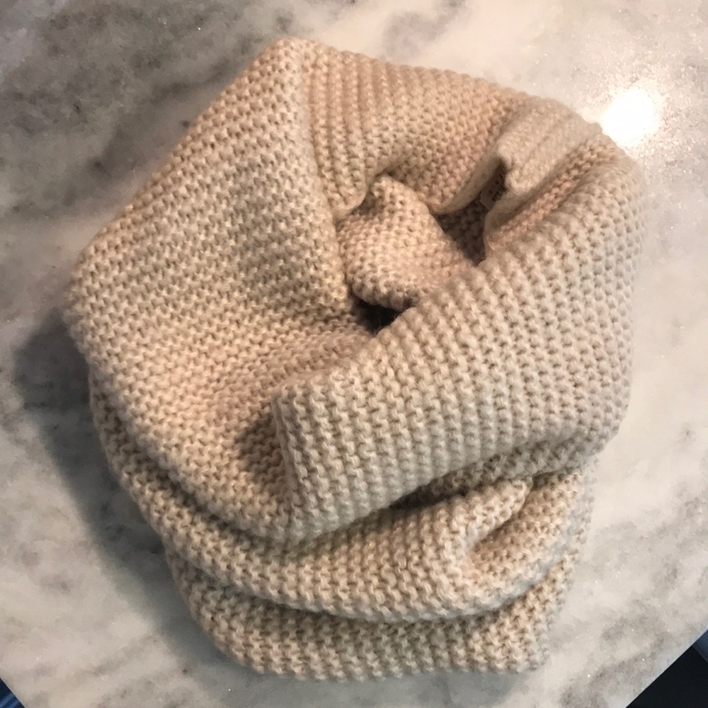 H&M Cream Snood!